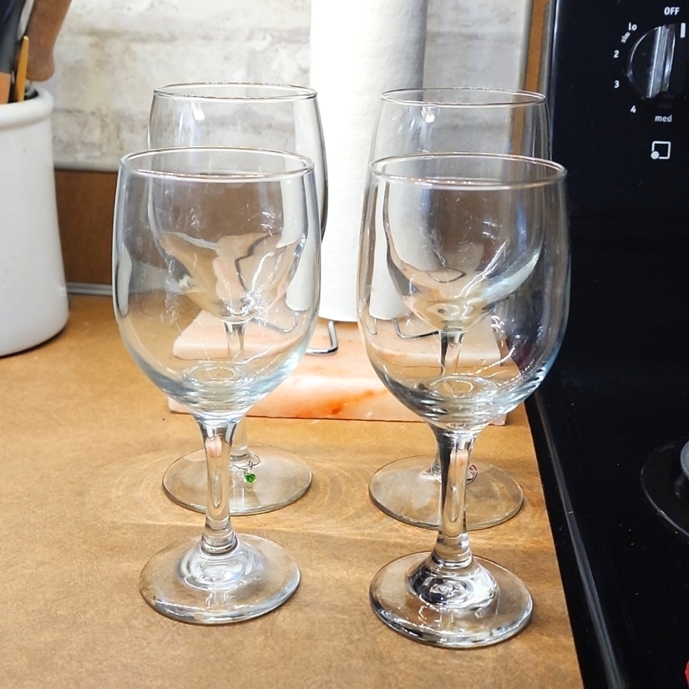 4 wine glasses